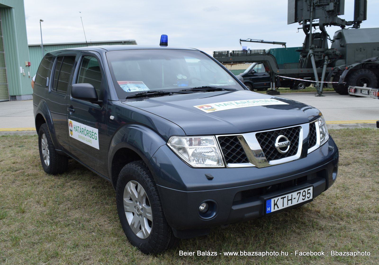 Nissan Pathfinder – Határőrség fedett